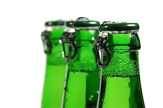 三个,绿色,啤酒瓶