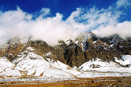 青藏铁路线青藏高原风光昆仑山