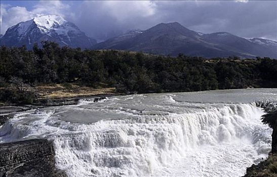 智利,巴塔哥尼亚,托雷德裴恩国家公园,瀑布