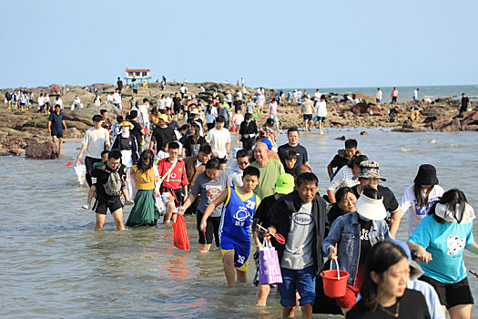 太壮观,万人赶海大军浩浩荡荡登陆太公岛,尽情享受快乐时光