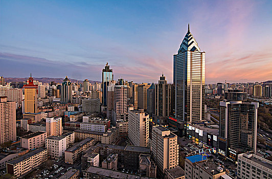 乌鲁木齐城市天际线傍晚夜景