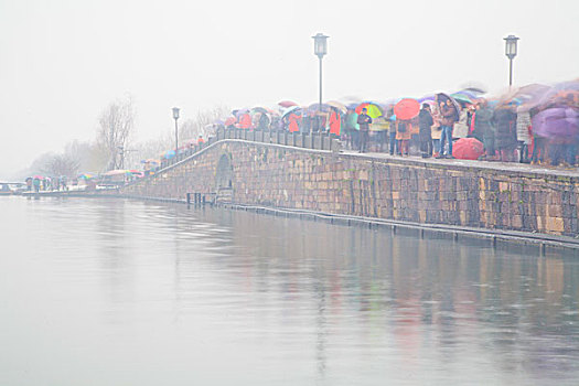 杭州,西湖,断桥,船,乌篷船,水墨画,朦胧,仙境,冬天,平静,姿态