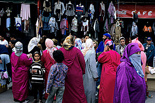 摩洛哥,玛拉喀什,露天市场,场景,女人,买,衣服
