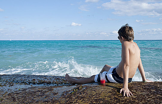 男孩,坐,海浪