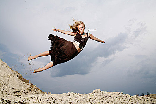 女人,跳跃,沙子,山