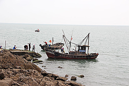 海边渔船,木船