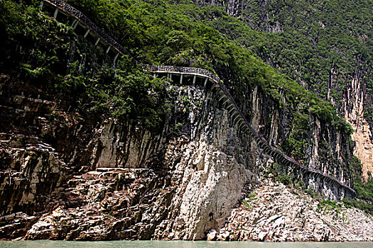 重庆巫山大宁河小三峡滴翠峡内全长6公里左右的小三峡古栈道
