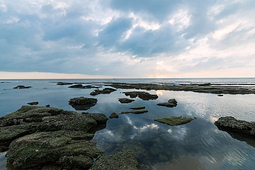 海南三亚莺歌海风光