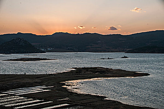 夕阳西下的云南沾益海峰湿地