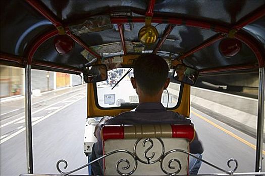 后视图,一个,男人,驾驶,嘟嘟车,曼谷,泰国