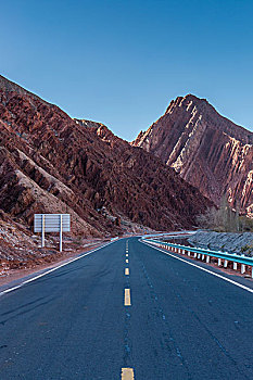 汽车广告背景,高原,山川,雪山,公路