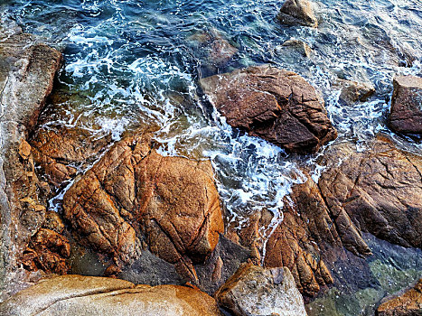 海浪浪花拍打礁石海枯石烂,滨海风光,海边踏浪,海浪浪花,滨海海景礁石,礁石