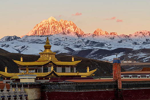 雅拉雪山