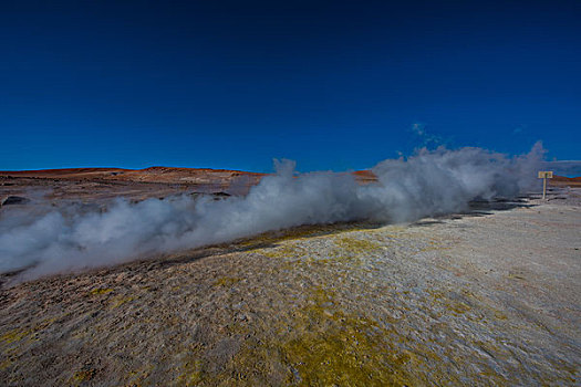 玻利维亚乌尤尼山区地热温泉