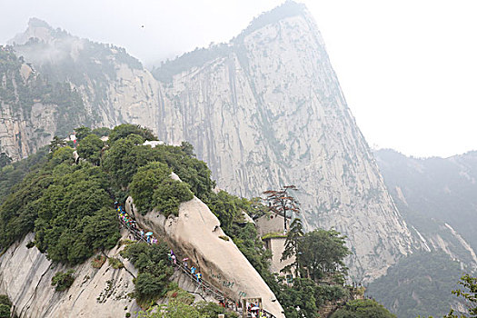 雨中华山