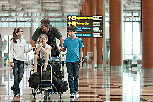 家庭,推,行李车,机场