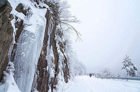 冰雪龙王山