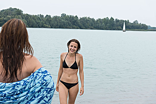 两个女孩,浴,湖,采石场,水塘,巴登符腾堡,德国