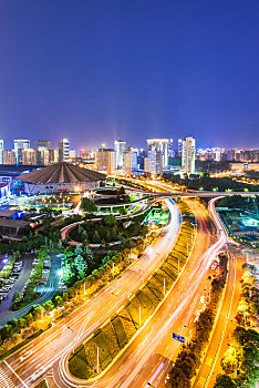 日落下的中国河南郑州千禧广场建筑夜景
