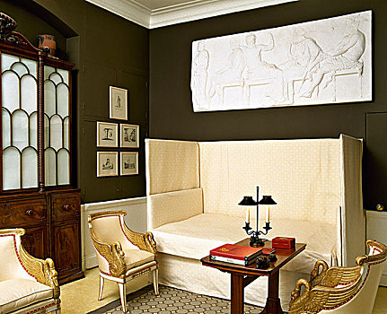 白天,床,下方,古典风格,石膏,檐壁,两个,镀金,软垫,椅子