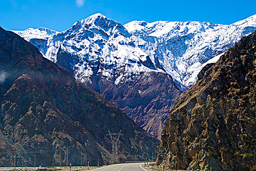 新疆,公路,石山,雪山