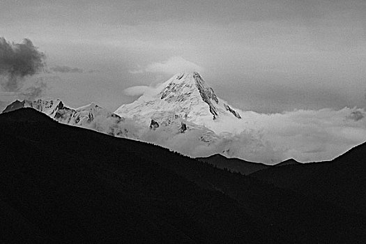 贡嘎山