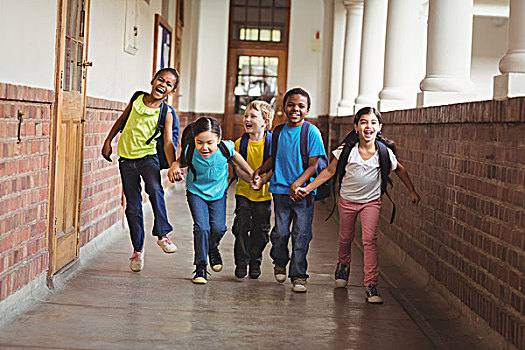 高兴,学生,握手,跑,走廊,学校