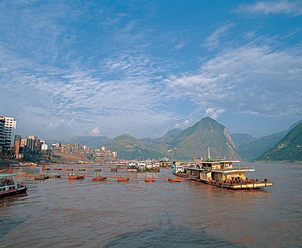 长江三峡瞿塘峡巫山港