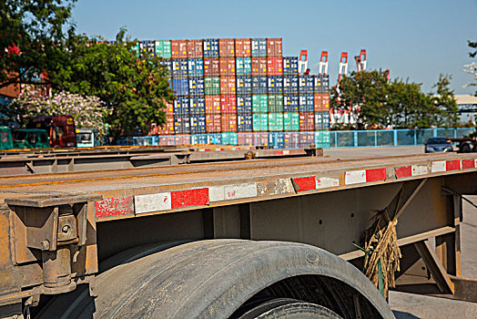 集装箱和货柜车
