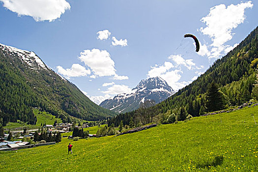 一个,男人,放风筝,草地,阿尔卑斯山,靠近,夏蒙尼,法国