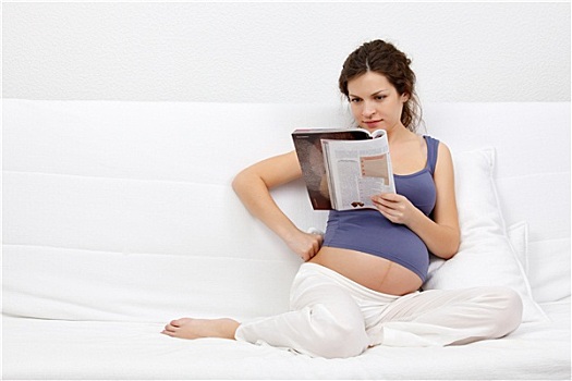 年轻,孕妇,读,杂志