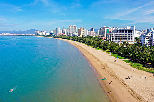 航拍海南三亚湾旅游度假区海水浴场椰林沙滩