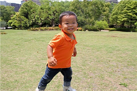 日本人,男孩,跑,草地,1岁