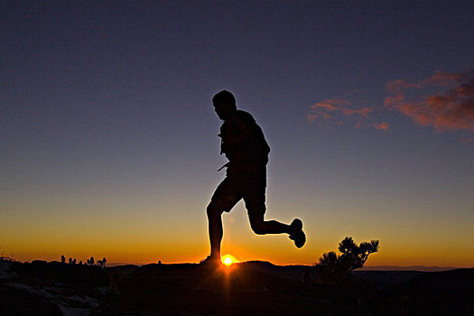 一个,男人,越野跑,日落,山峦,高处,太浩湖,加利福尼亚