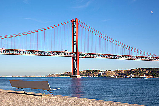 长椅,堤岸,河,正面,桥,地区,里斯本,葡萄牙,欧洲