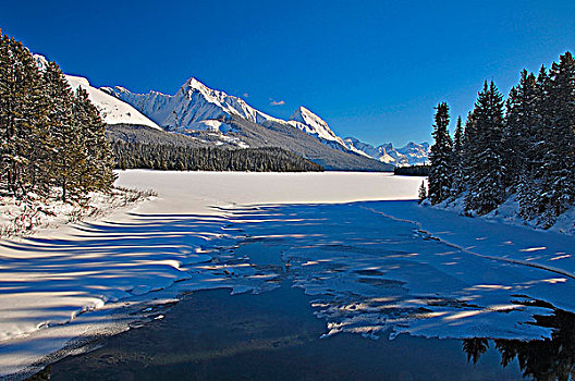 横图,冬季风景,图像,地表水流,玛琳湖,碧玉国家公园,艾伯塔省,加拿大