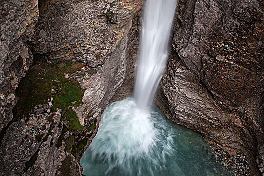 瀑布,溪流,峡谷,弓形谷,班芙国家公园,落基山脉,艾伯塔省,加拿大,北美
