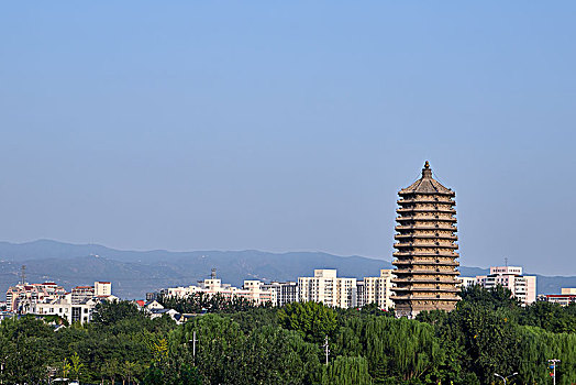 北京玲珑公园的古塔