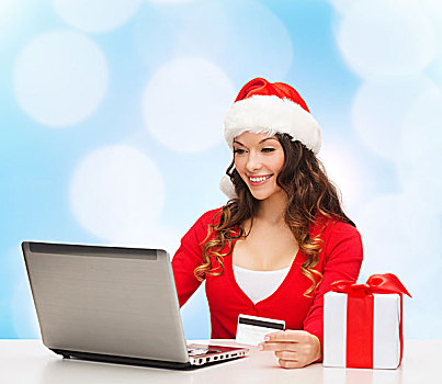 圣诞节,休假,科技,购物,概念,微笑,女人,圣诞老人,帽子,礼盒,信用卡,笔记本电脑,上方,蓝色,背景