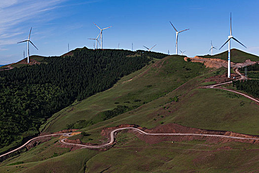 蜿蜒曲折的盘山公路