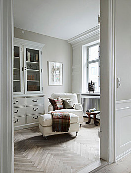 风景,敞门,白色,扶手椅,相配,脚凳,靠近,柜橱,上面,传统,室内