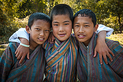 三个男孩,传统服装,普那卡,地区,喜马拉雅山,英国,不丹