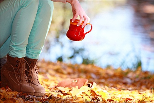 女孩,放松,秋天,公园,享受,热饮