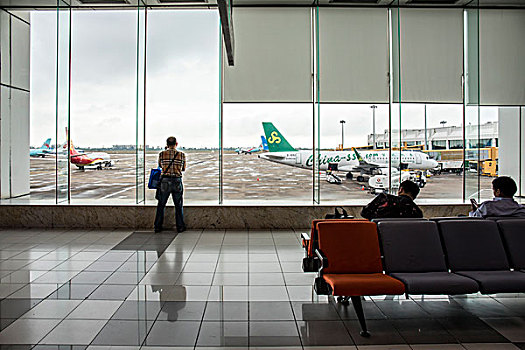 机场孤独旅客