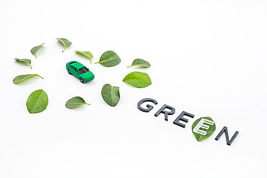 绿色环保新能源车,节能科技新出行方式,简洁白背景影棚拍摄