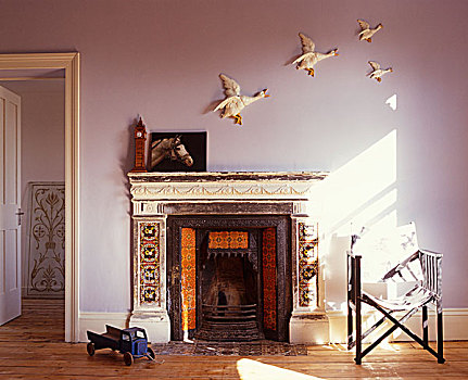 维多利亚时代风格,壁炉,关注,客厅,家庭,飞,鸭肉,增加,接触,滑稽,墙壁