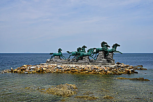 清澈的养马岛海景