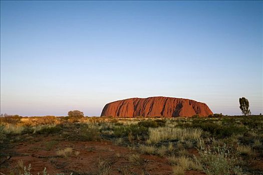 澳大利亚,北领地州,乌卢鲁卡塔曲塔国家公园,乌卢鲁巨石,艾尔斯巨石,日落