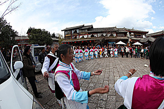 丽江纳西族传统舞蹈
