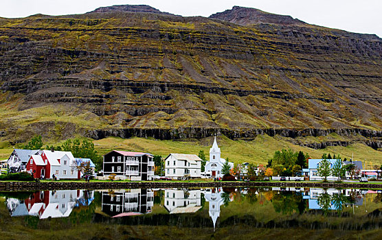 seydisfjordur,冰岛东部峡湾小镇,塞济斯菲厄泽